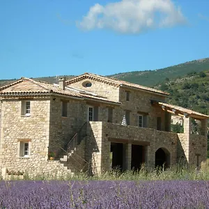 les-gites-du-mas-de-champaugier.hotels-rhonealpes.com/